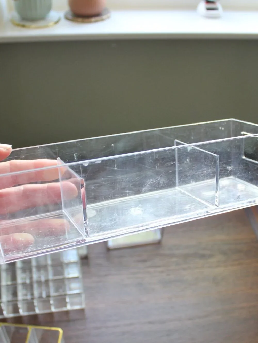 5 Plastic Containers for Holding Makeup or Art Supplies?